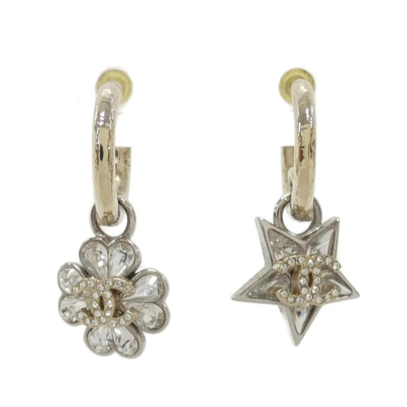 CHANEL Jewelry - CHANEL White Earrings